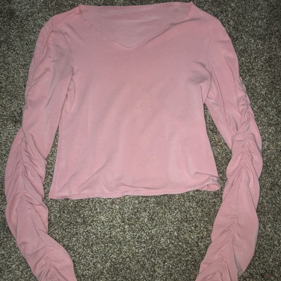 🍉•CROPPED PINK V-NECK TOP•🍉 - Picture 3 of 4